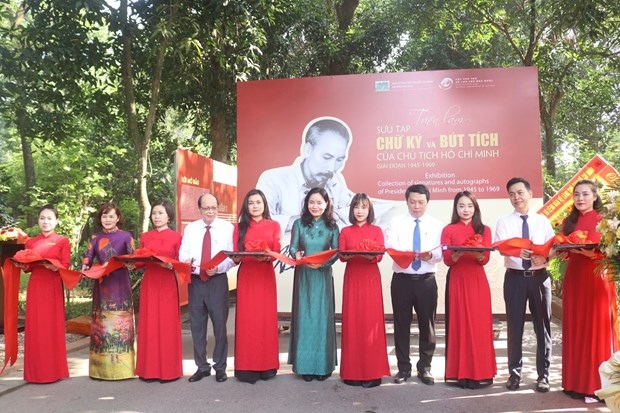 Exhibition features President Ho Chi Minh’s signatures, autographs